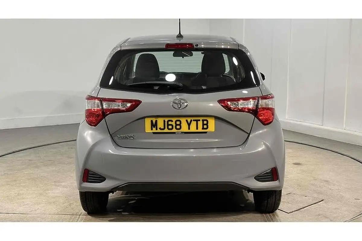 2018-toyota-yaris-15-vvt-i-icon-tech-111bhp-1496cc-cvt-big-8