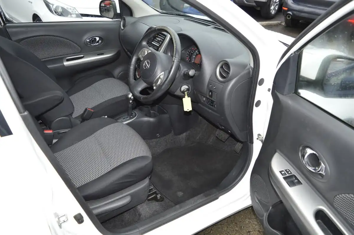 2016-nissan-micra-12-acenta-cvt-big-13