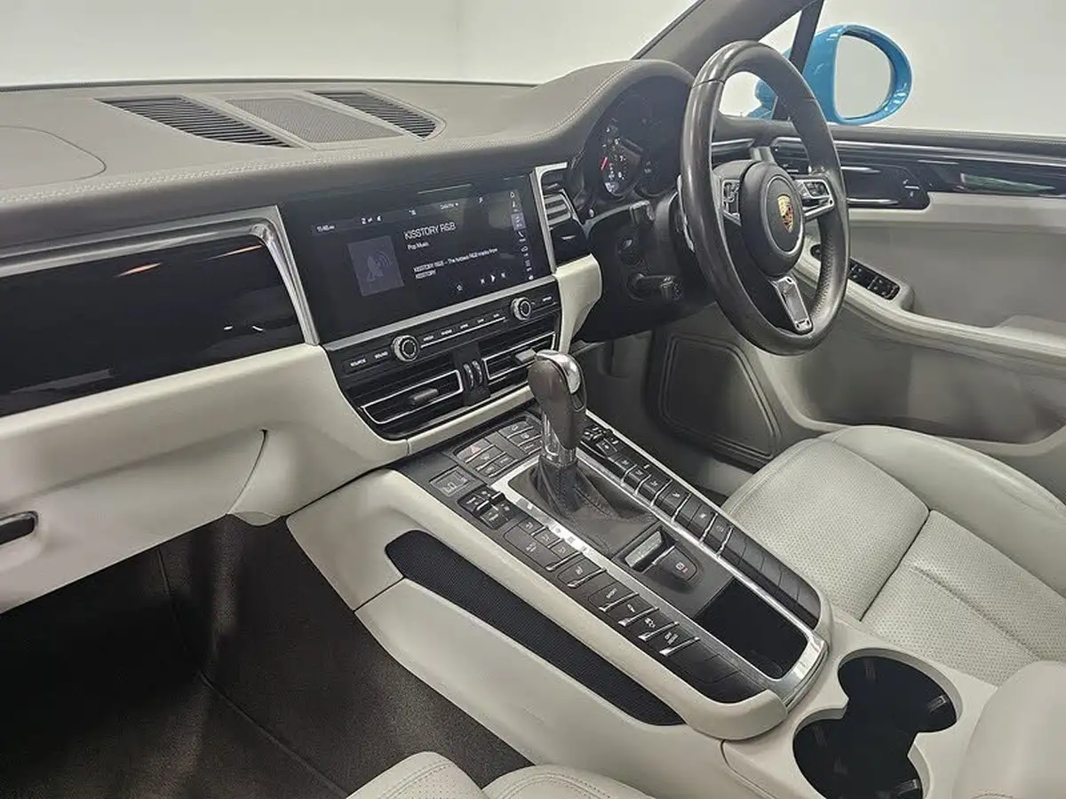 2018-porsche-macan-big-33