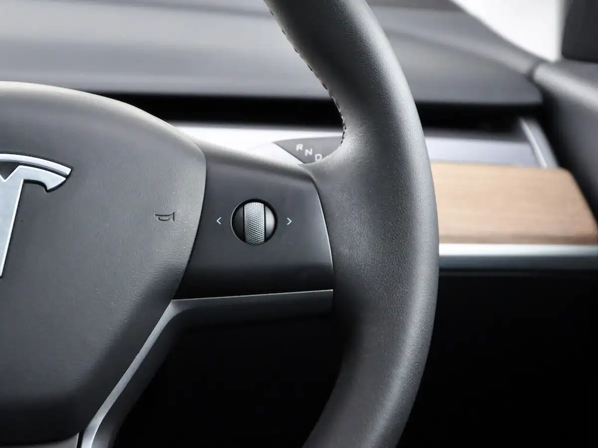 2020-tesla-model-3-e-long-range-big-25