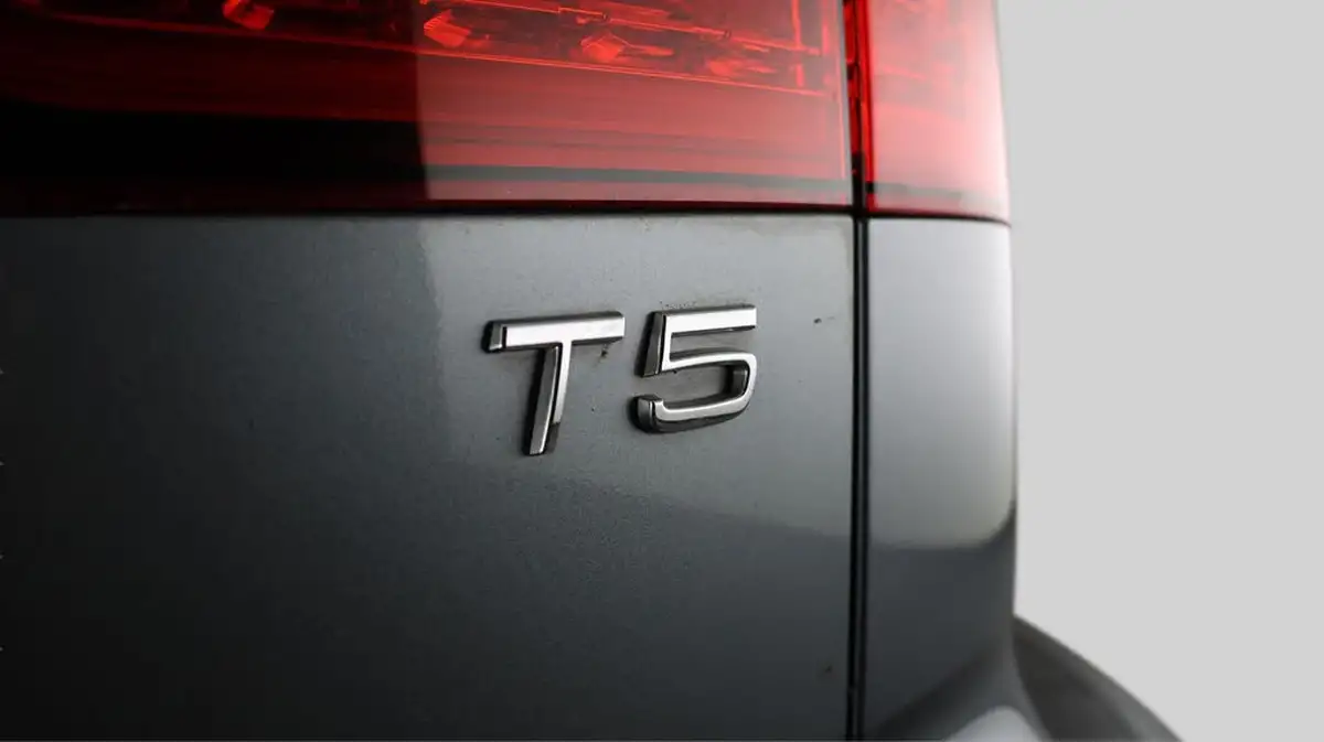 2019-volvo-v60-20-t5-momentum-plus-big-20