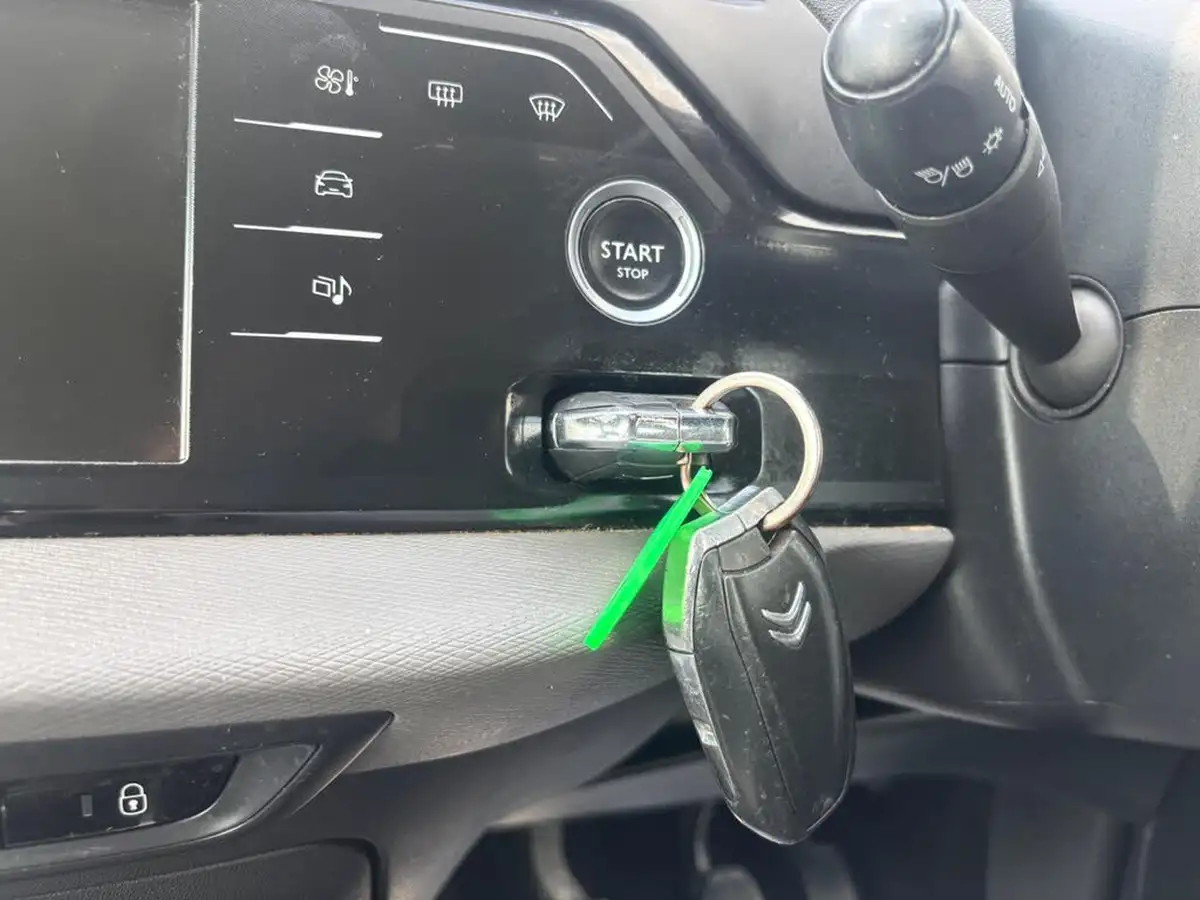 2016-citroen-c4-picasso-16bluehdi-vtr-120ps-big-22