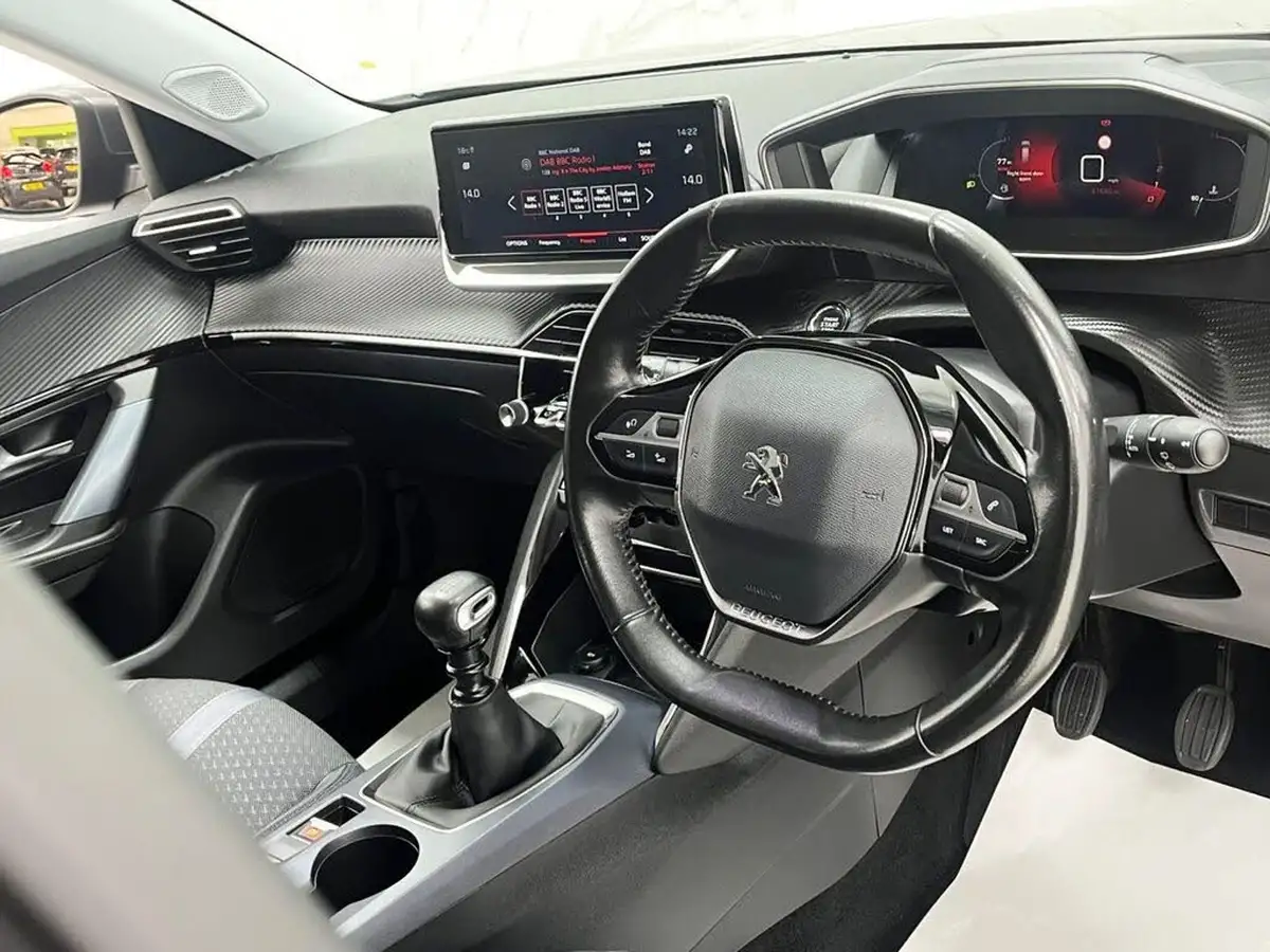 2020-peugeot-2008-suv-12-puretech-allure-premium-100bhp-big-27