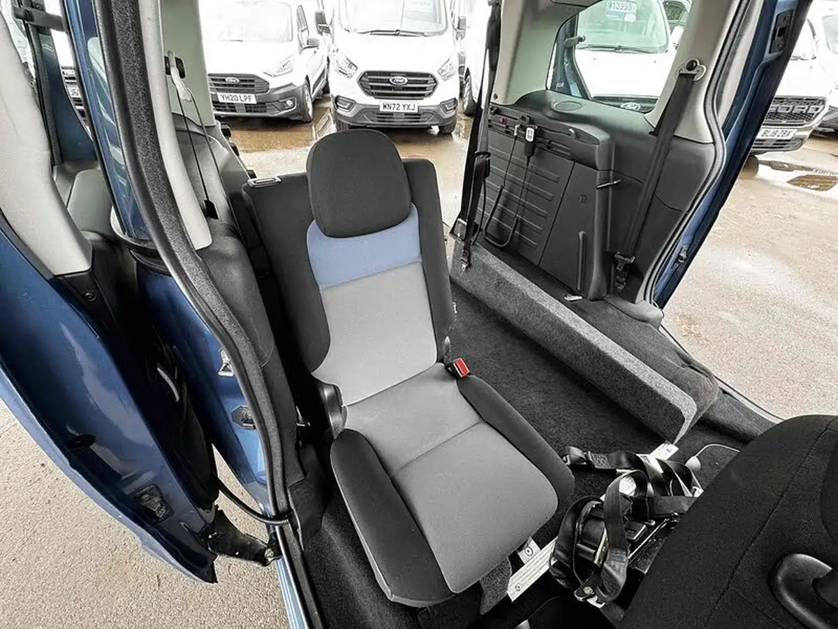 2012-peugeot-partner-16hdi-tepee-s-92bhp-big-17
