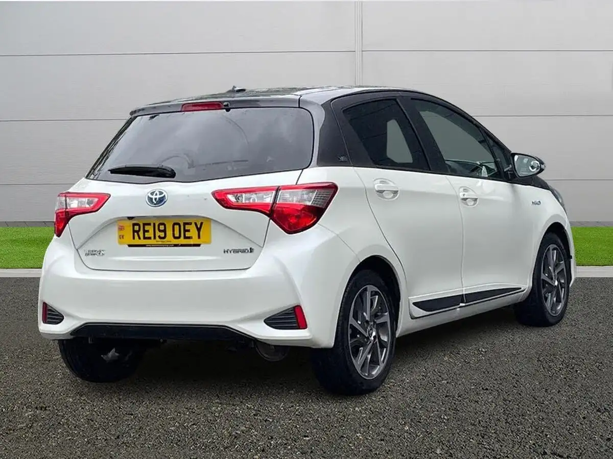 2019-toyota-yaris-15-vvt-i-y20-98bhp-hybrid-1497cc-e-cvt-big-6