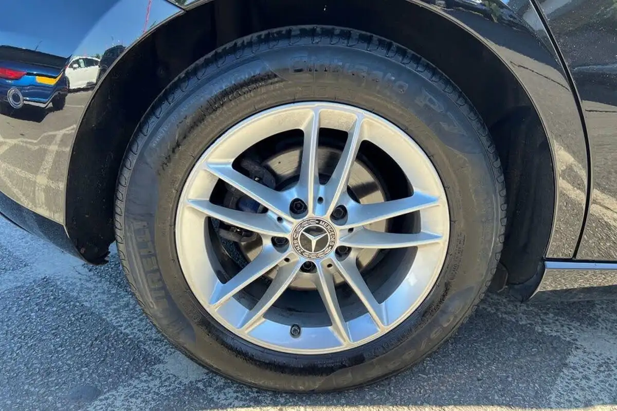 2019-mercedes-benz-a-class-15d-a180d-se-executive-7g-dct-big-25