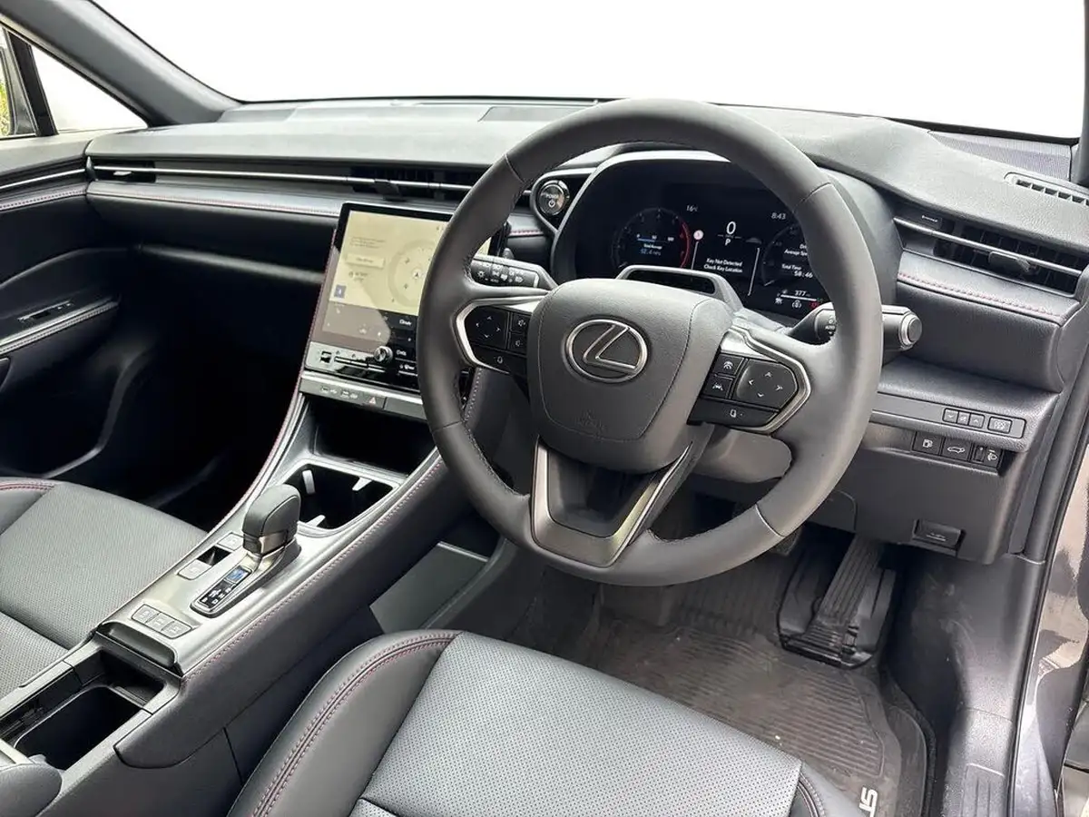 2025-lexus-lbx-15-premium-plus-big-9
