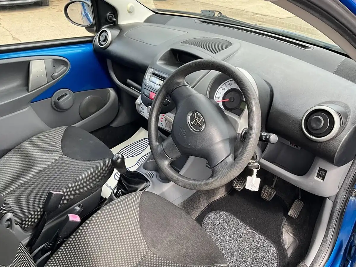 2010-toyota-aygo-10-aygo-blue-vvt-i-5d-big-29