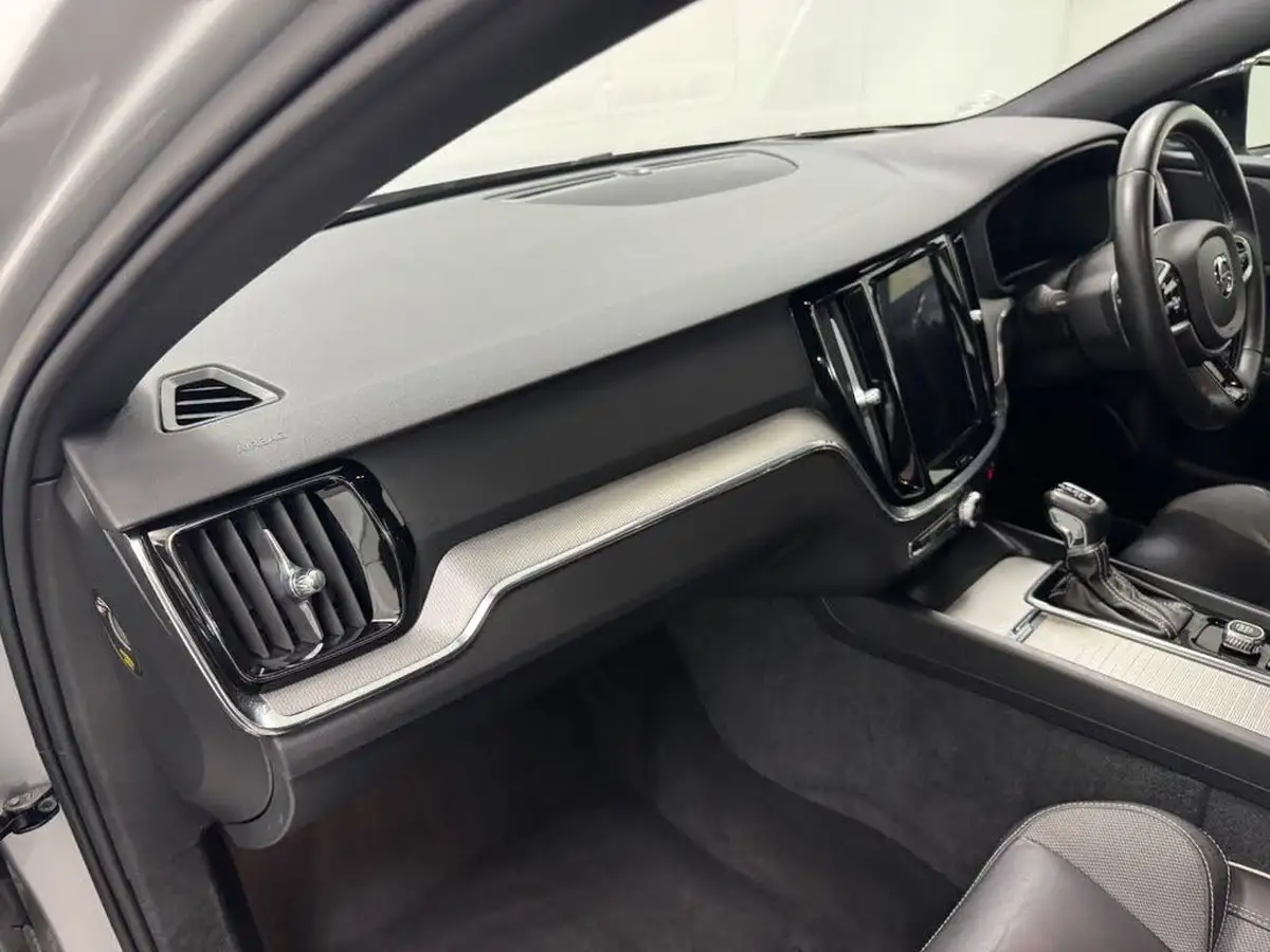 2019-volvo-s60-20-t5-r-design-plus-big-72