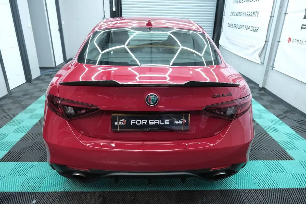 2017-alfa-romeo-giulia-20-veloce-big-12