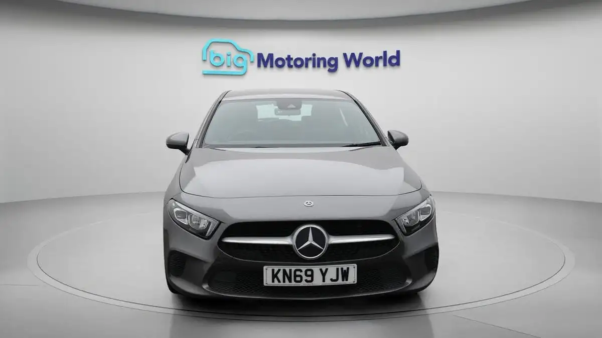 2019-mercedes-benz-a-class-15d-a180d-sport-hatchback-5d-7g-dct-big-2