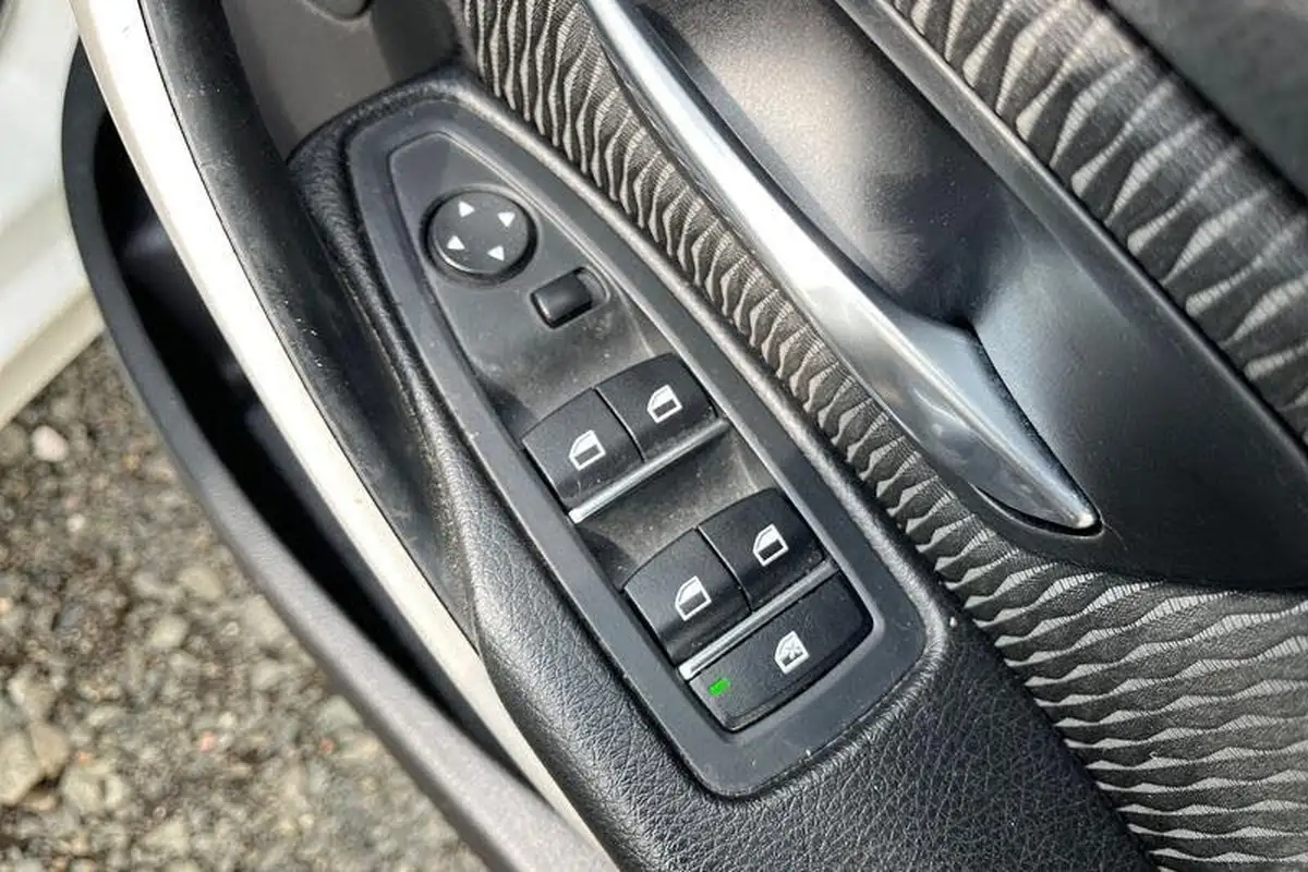2018-bmw-3-series-15-318i-se-saloon-4d-big-15