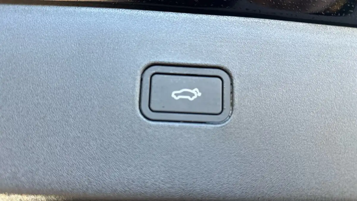 2025-volvo-ex30-e-single-motor-ultra-big-23