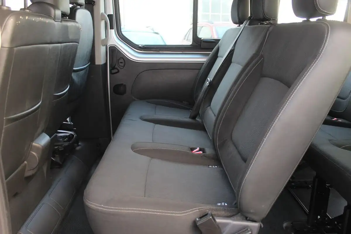 2020-renault-trafic-passenger-20dci-ll30-170-sport-nav-big-3