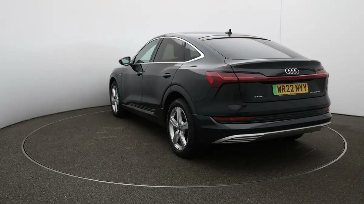 2022-audi-e-tron-50e-technik-sportback-big-62