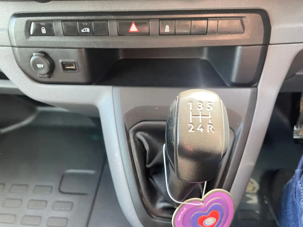 2017-toyota-proace-16d-comfort-compact-big-14