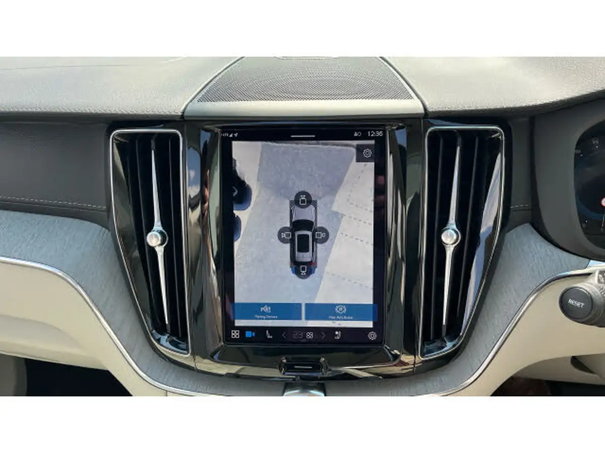2024-volvo-xc60-20-t8-ultra-dark-big-31