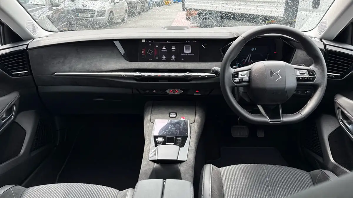 2024-ds-ds-4-e-tense-performance-line-nav-big-3