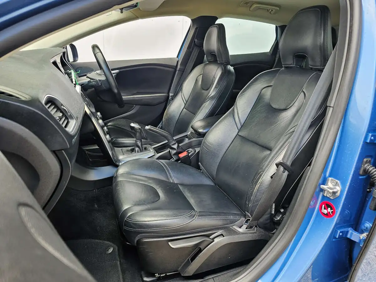 2016-volvo-v40-20td-d3-se-lux-big-6