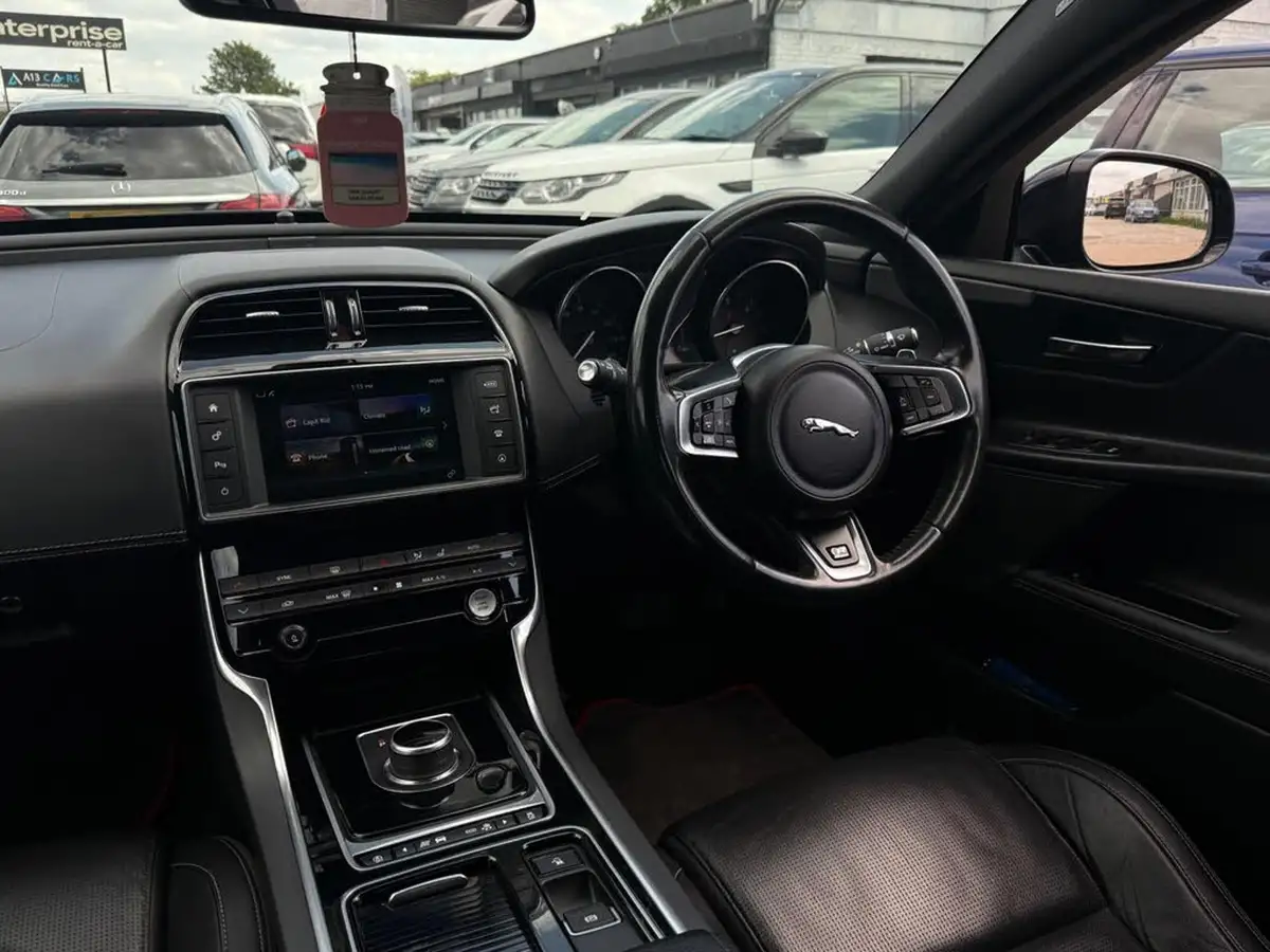 2017-jaguar-xe-20d-r-sport-180ps-ss-1999cc-auto-big-12