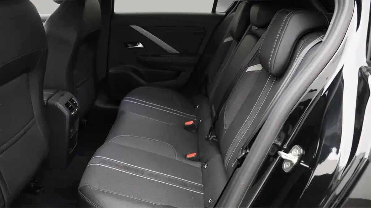 2023-vauxhall-astra-12-turbo-gs-hatchback-auto-big-16