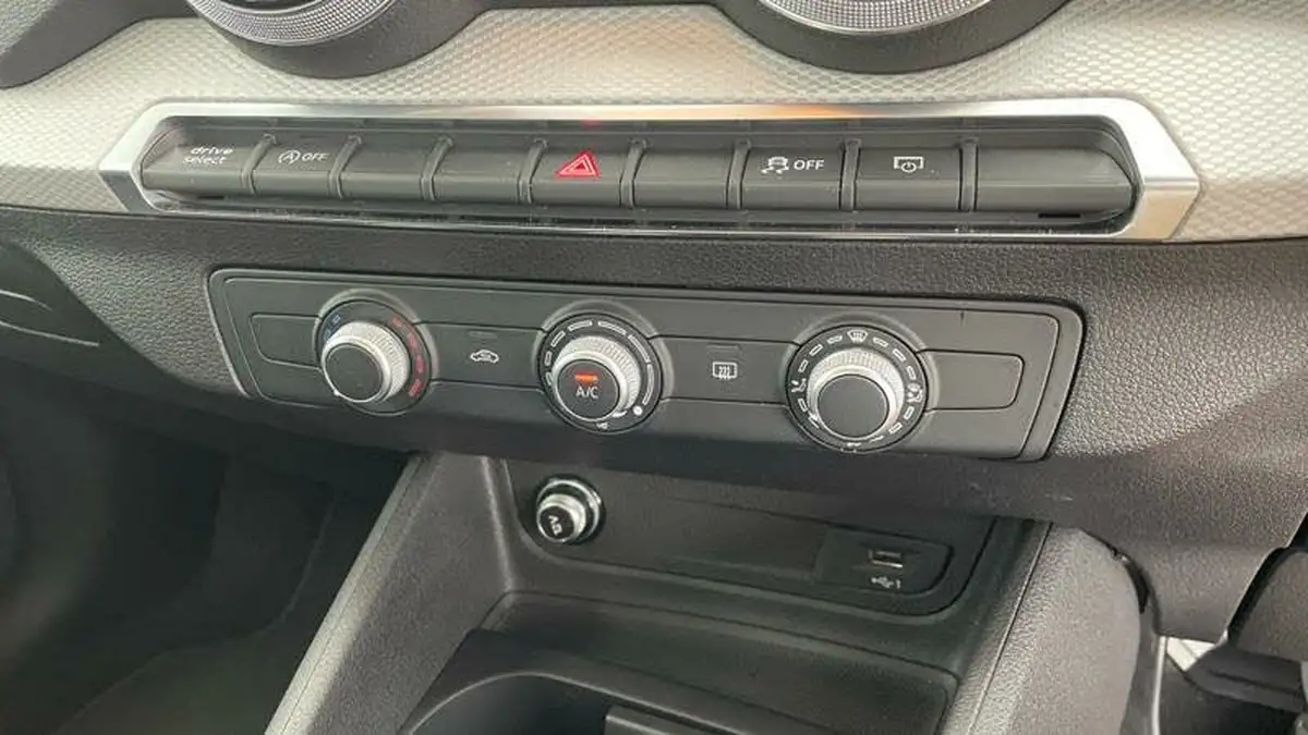 2022-audi-q2-10-30-tfsi-sport-big-12