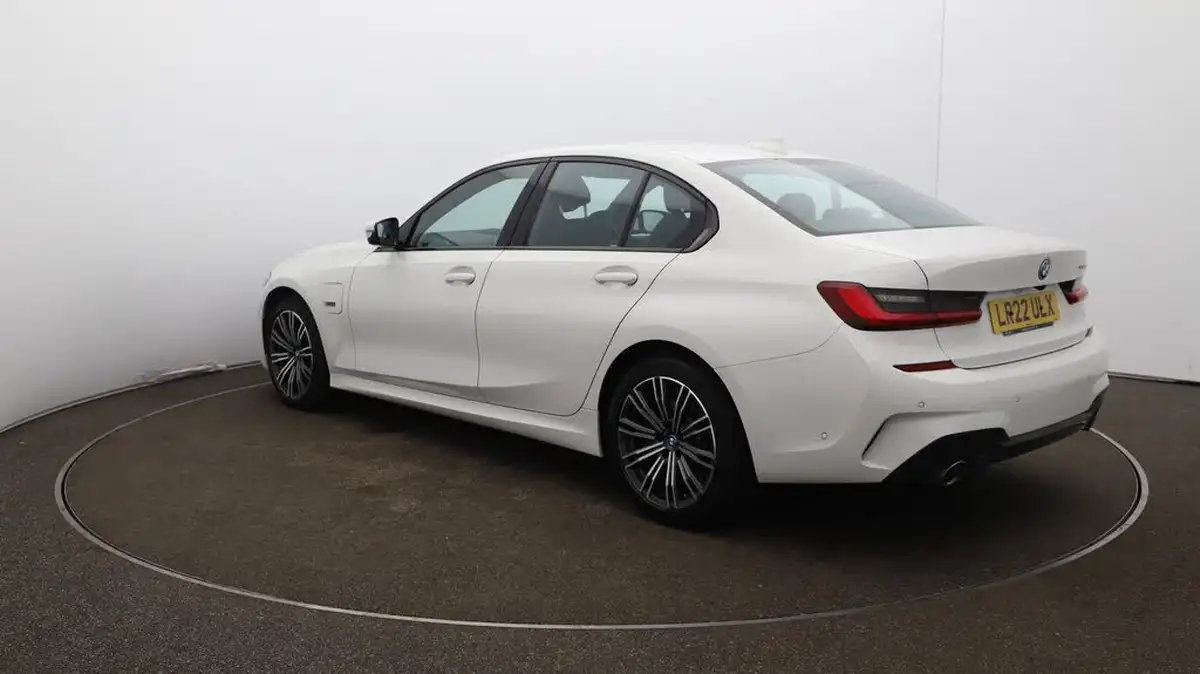 2022-bmw-3-series-20-330e-m-sport-pro-pack-saloon-4d-big-63