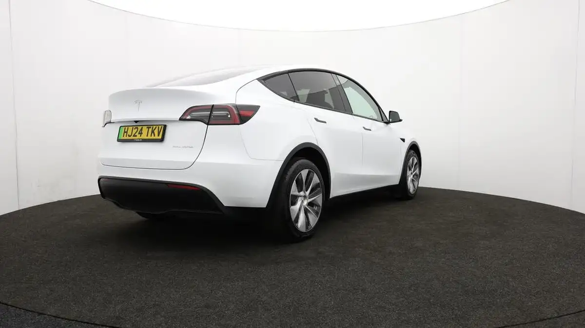 2024-tesla-model-y-e-long-range-306bhp-awd-big-77