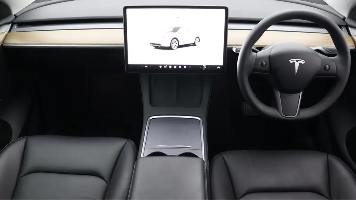 2024-tesla-model-y-e-long-range-306bhp-awd-big-13