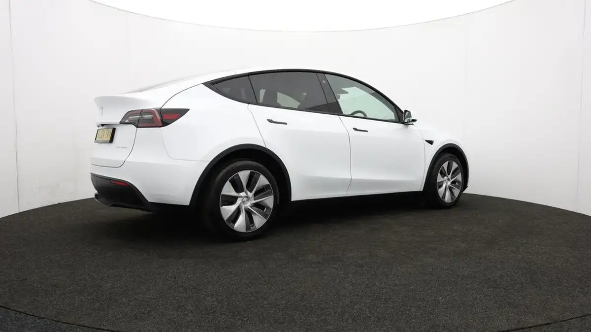 2024-tesla-model-y-e-long-range-306bhp-awd-big-29