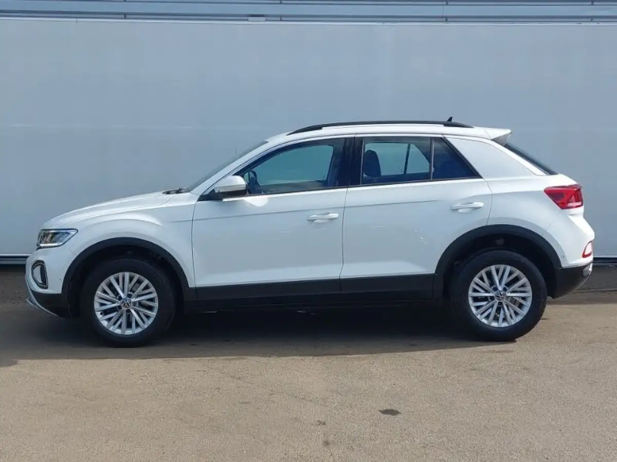 2022-volkswagen-t-roc-10-tsi-life-big-3