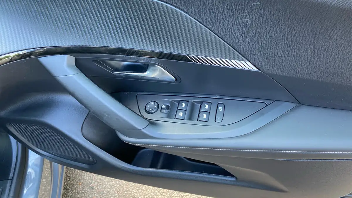 2024-peugeot-2008-suv-12-puretech-allure-130ps-eat8-big-21