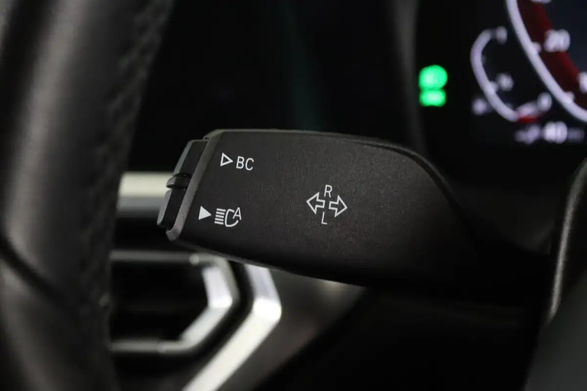 2021-bmw-3-series-20-330e-sport-pro-saloon-4d-big-23