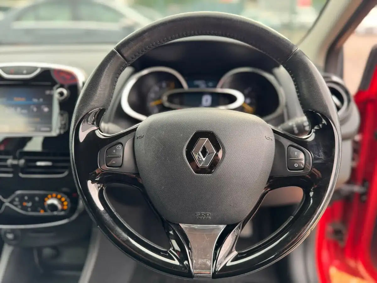 2013-renault-clio-15dci-dynamique-s-medianavss-big-24