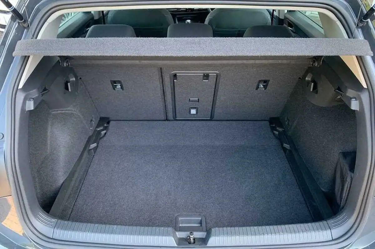 2023-volkswagen-golf-15-tsi-life-130ps-hatchback-big-10
