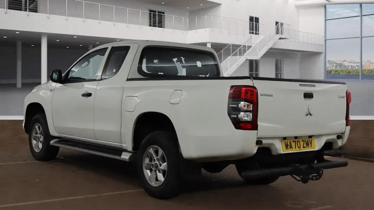 2020-mitsubishi-l200-22di-d-4-life-club-big-5