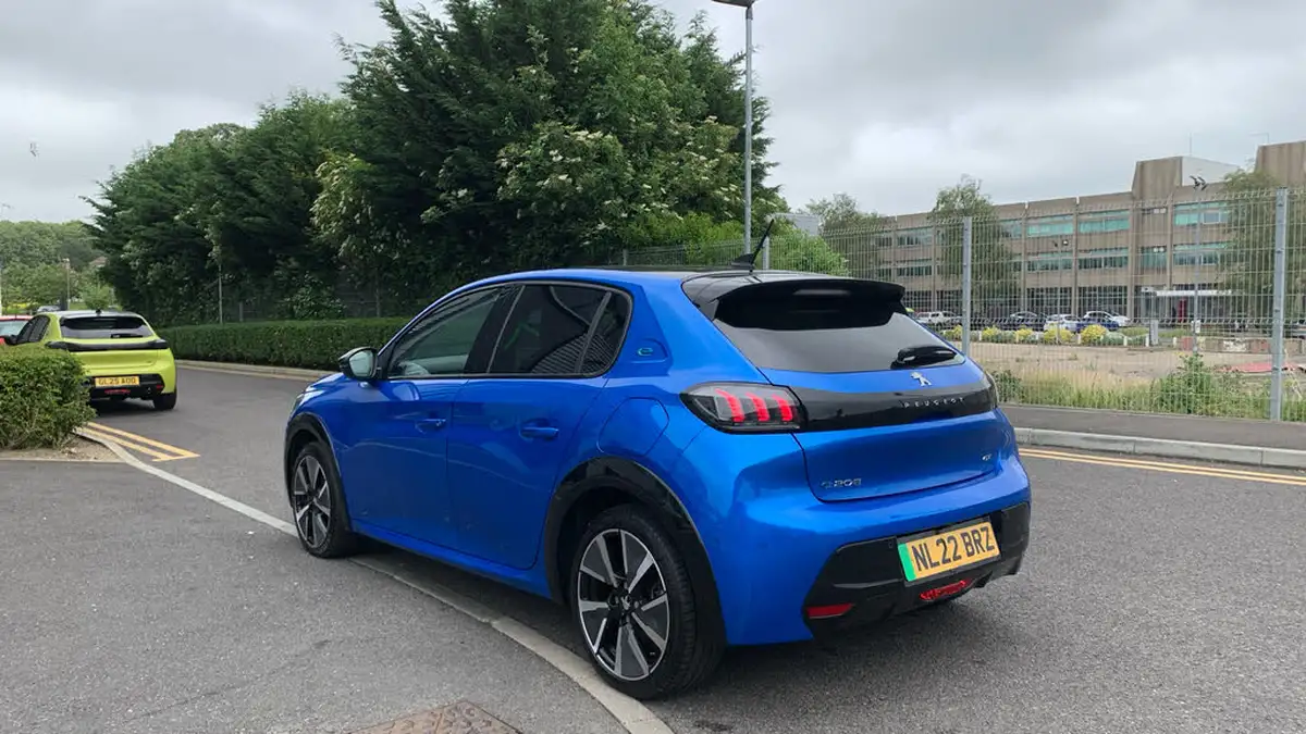 2022-peugeot-208-e-gt-136bhp-50kwh-big-4