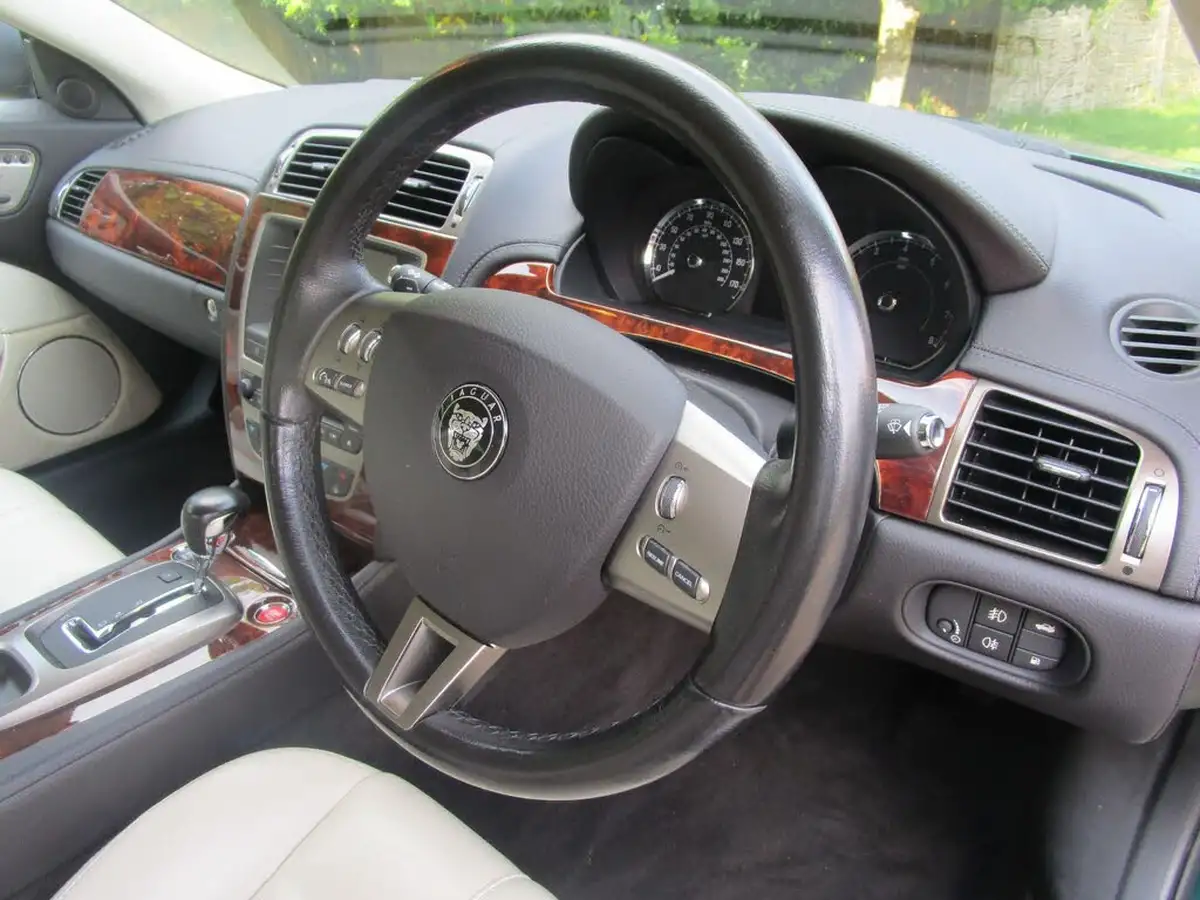 2007-jaguar-xk-42-coupe-big-8