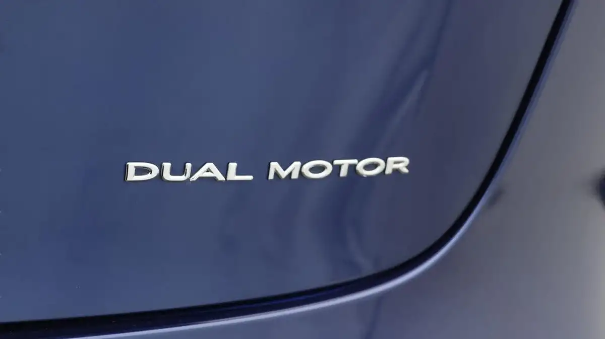2021-tesla-model-3-e-long-range-awd-big-22
