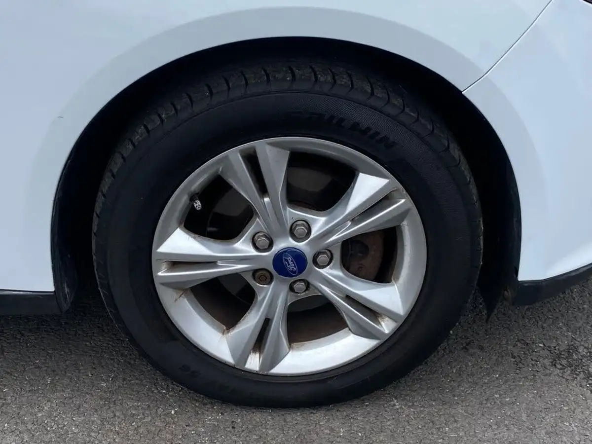 2012-ford-focus-16-zetec-ti-vct-125ps-hatchback-big-26