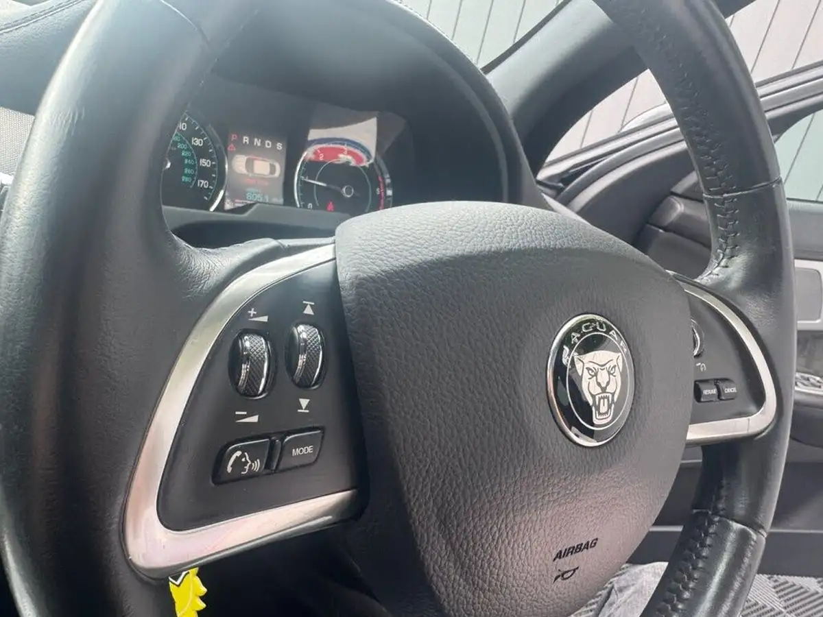 2014-jaguar-xf-22td-r-sport-200ps-saloon-4d-big-28