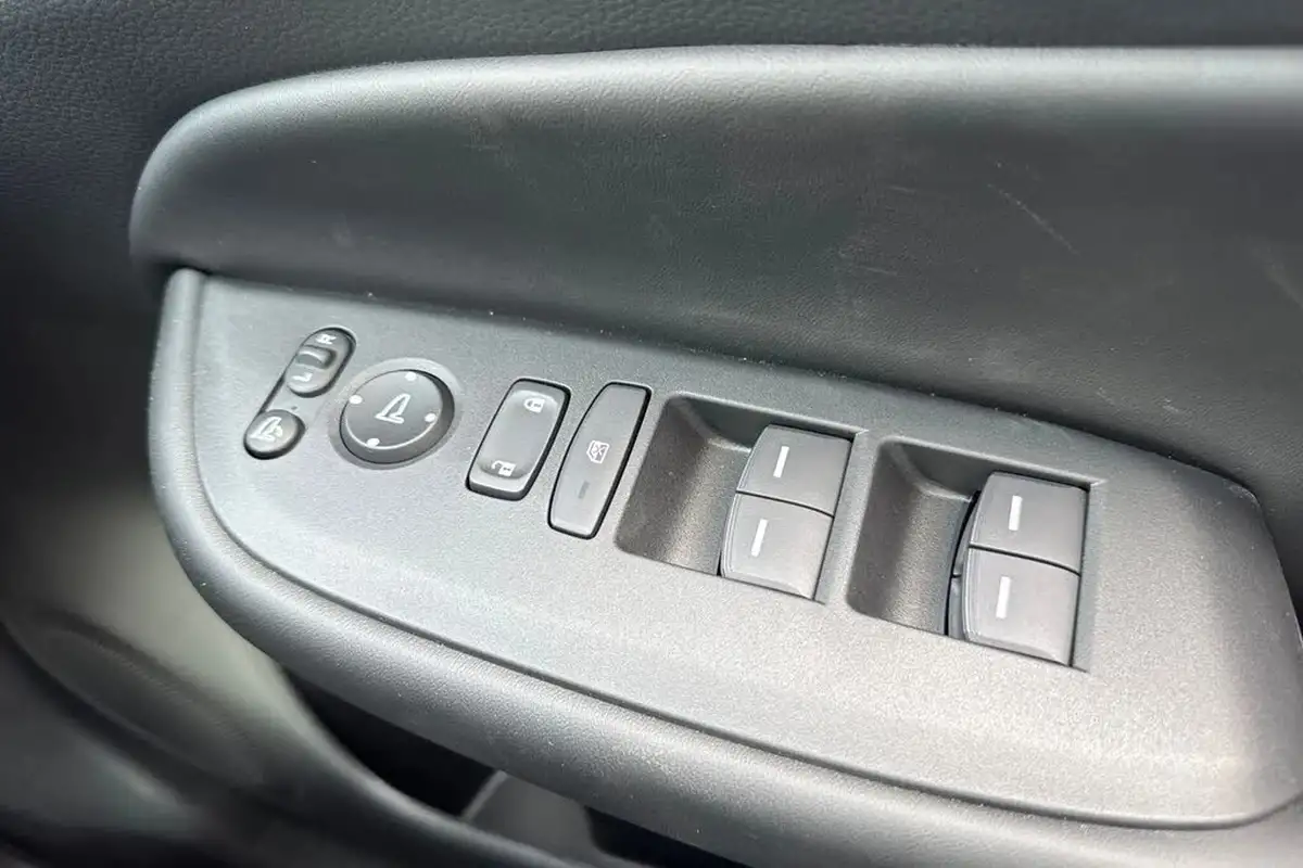 2025-honda-jazz-15-i-mmd-advance-big-24