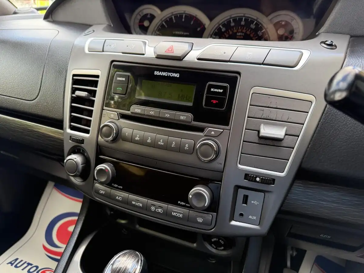 2018-kgm-ssangyong-turismo-22td-ex-auto-big-39