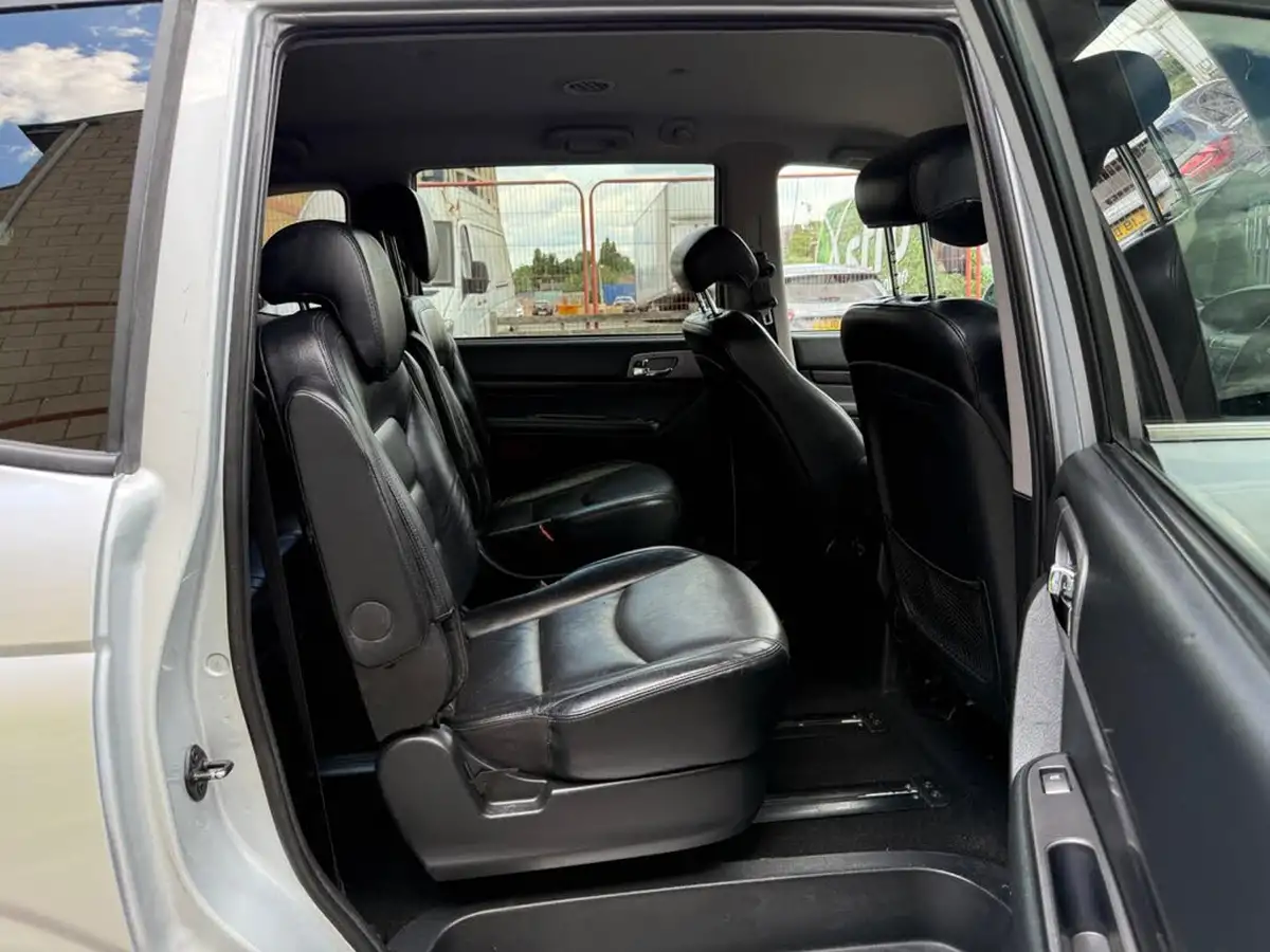 2018-kgm-ssangyong-turismo-22td-ex-auto-big-15