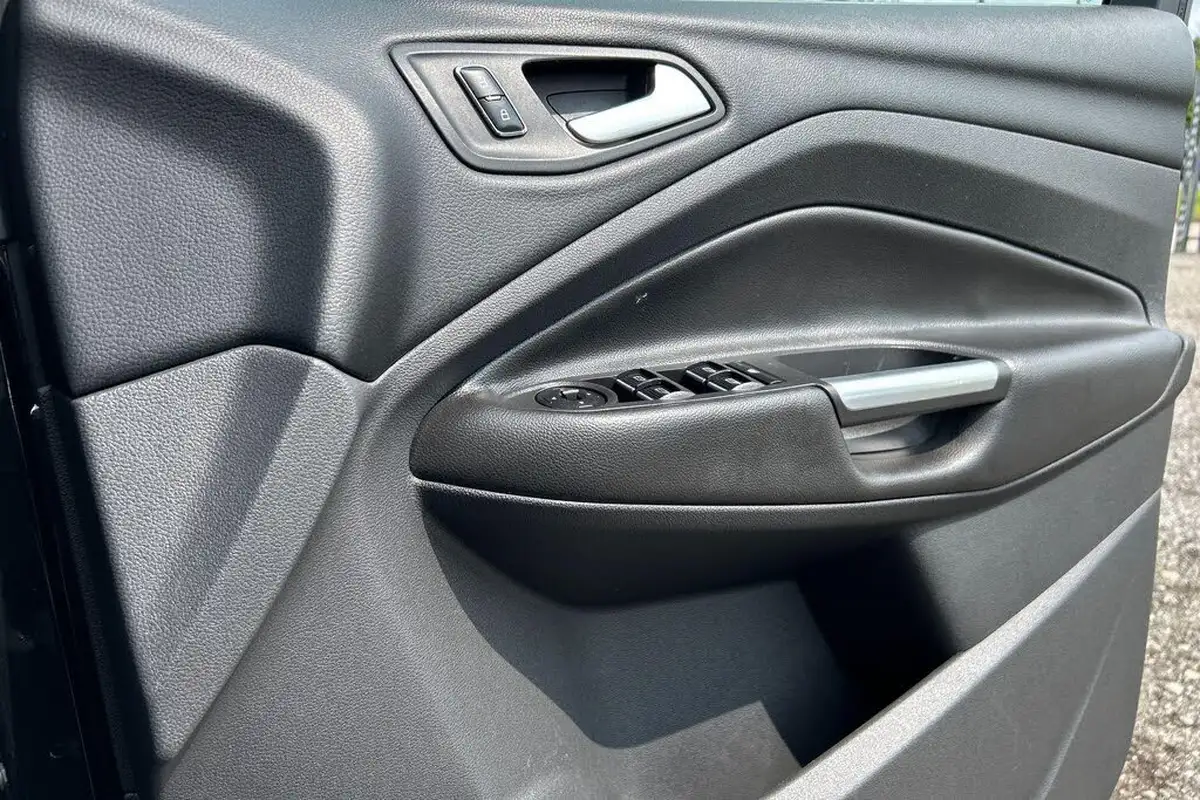 2015-ford-kuga-20tdci-titanium-150ps-big-27