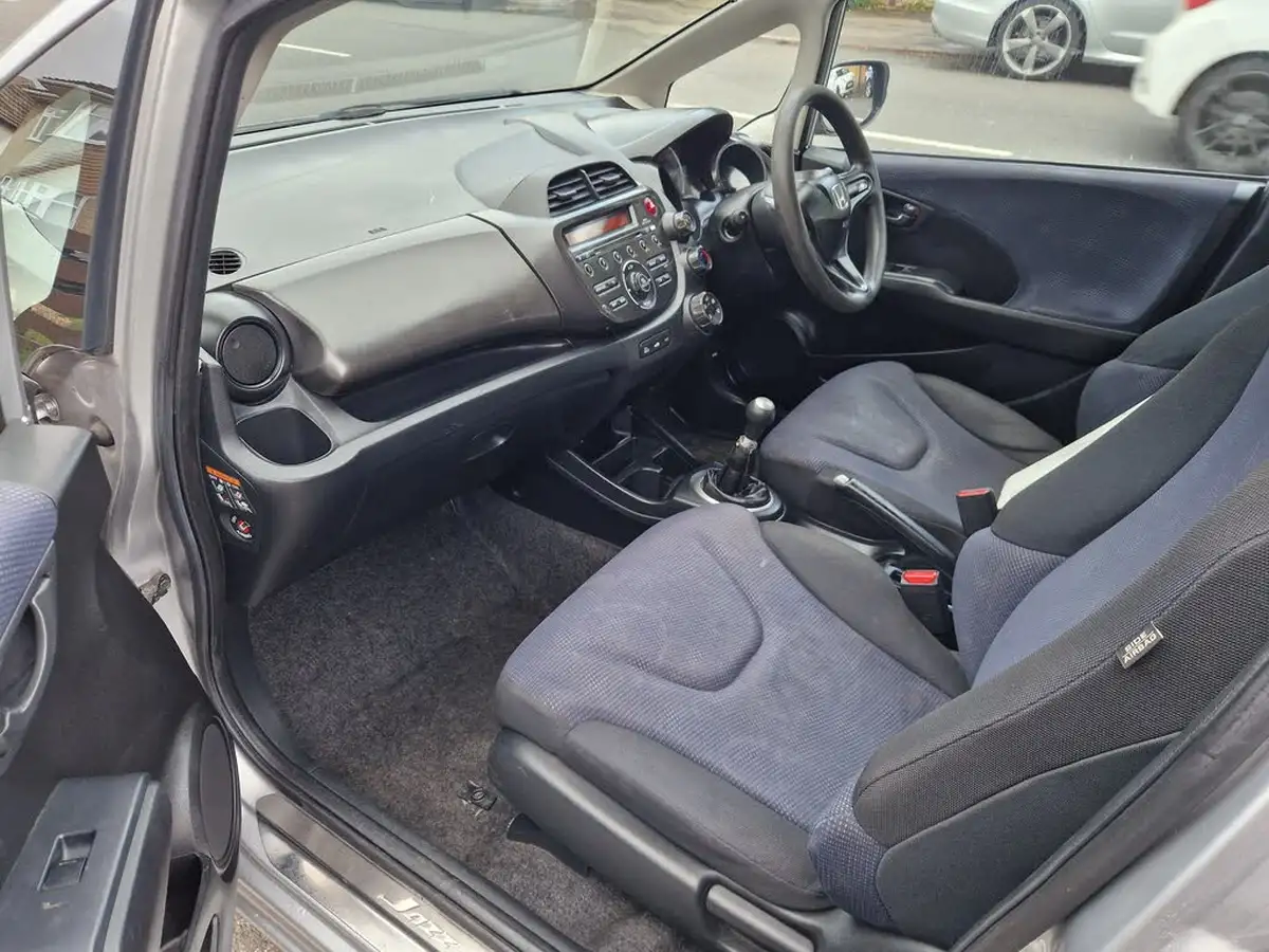 2011-honda-jazz-12-vsa-hatchback-big-5