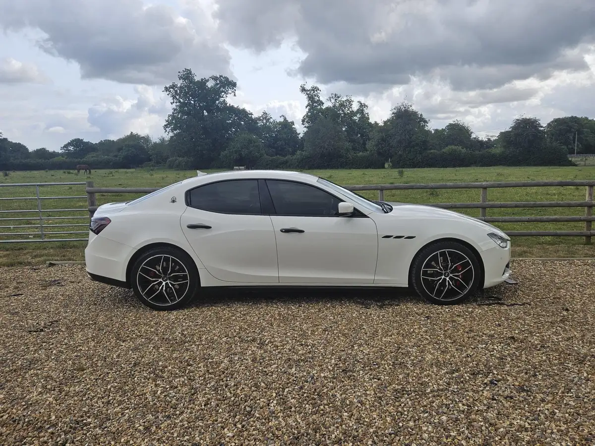 2015-maserati-ghibli-30-big-5