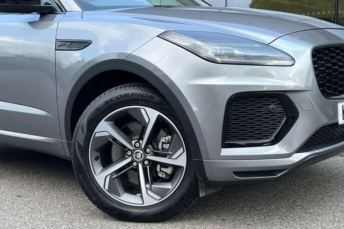 2024-jaguar-e-pace-20-d200-r-dynamic-se-black-big-7
