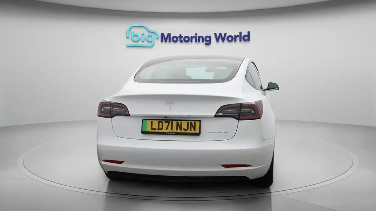 2021-tesla-model-3-e-long-range-awd-big-6