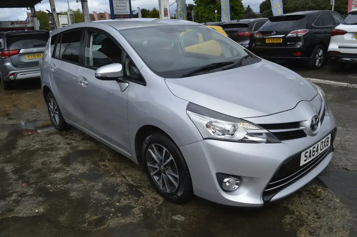 2014-toyota-verso-18-icon-7st-big-0